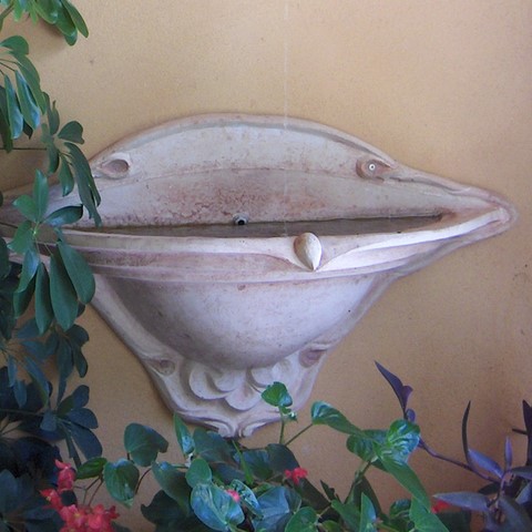 fontaine en béton, flore de valicourt